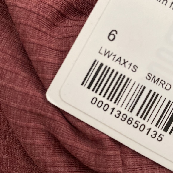 ❤️ Lululemon Ebb to Street Tank in Smoky Red Size 6 NWT - Picture 3 of 6